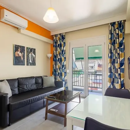 Your Cozy Orange Apartment Larissa